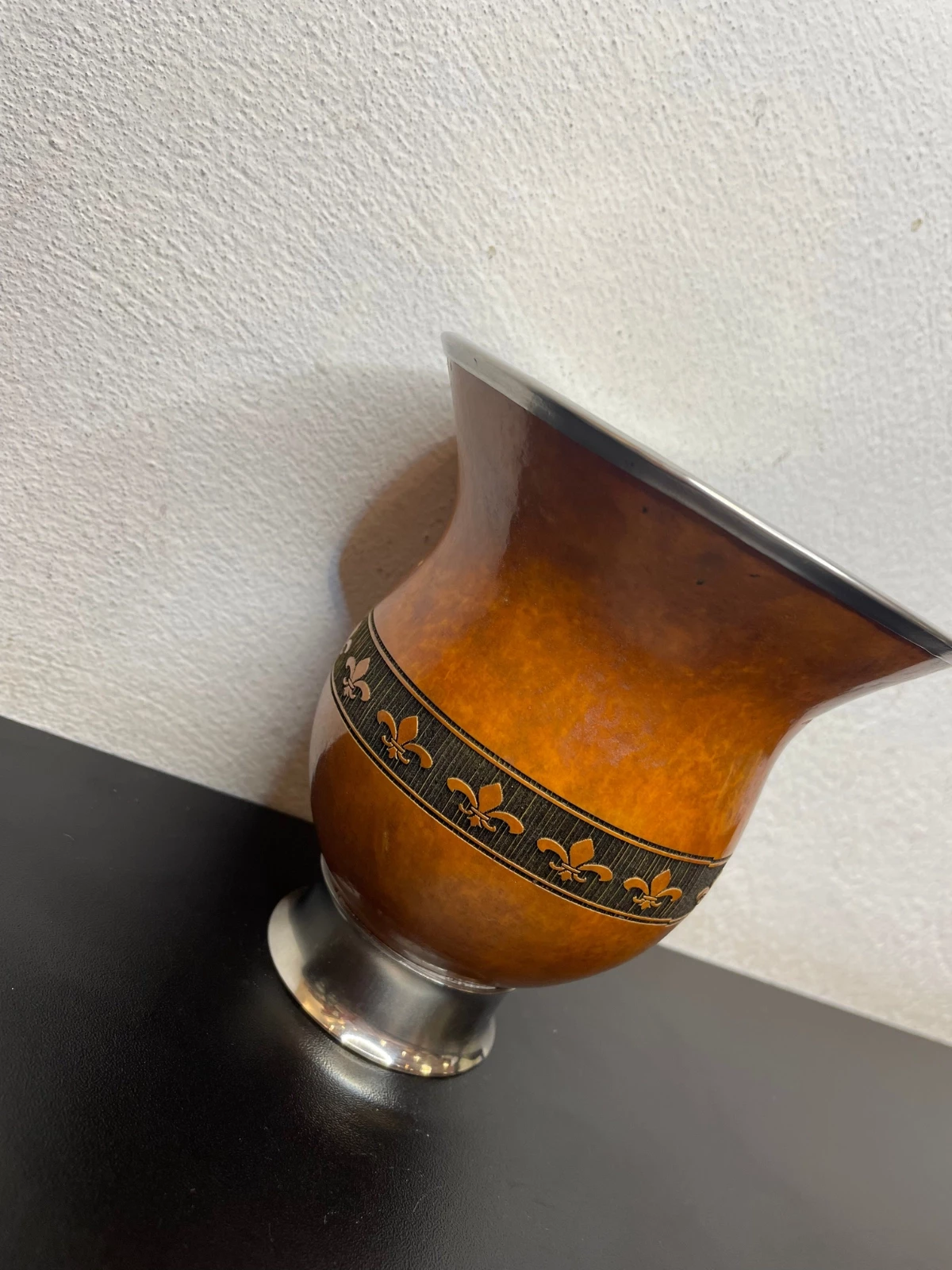 Cuia Pé e Bocal de INOX com faixa de flor de lis.